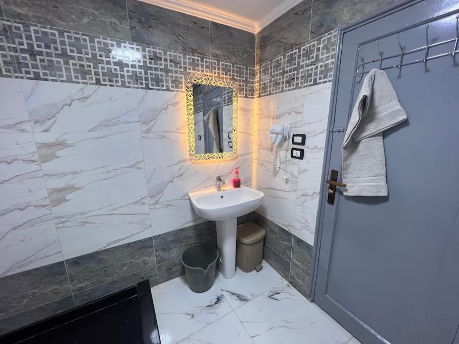 A Luxury Fully Nile View -downtown Apartment